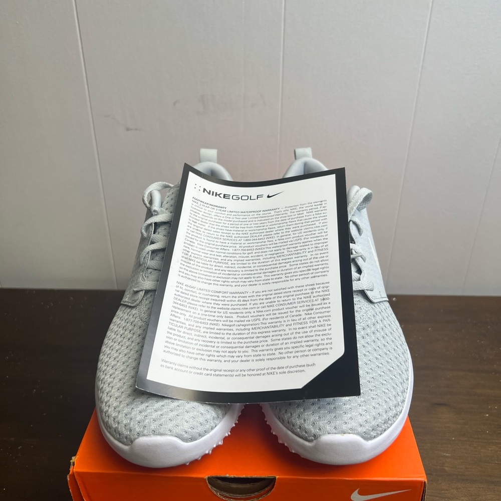 Brand new pure platinum Nike Rosches for women - Picture 4 of 4